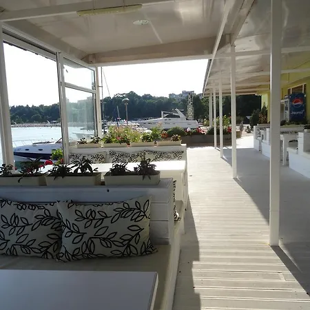 Marina 3*