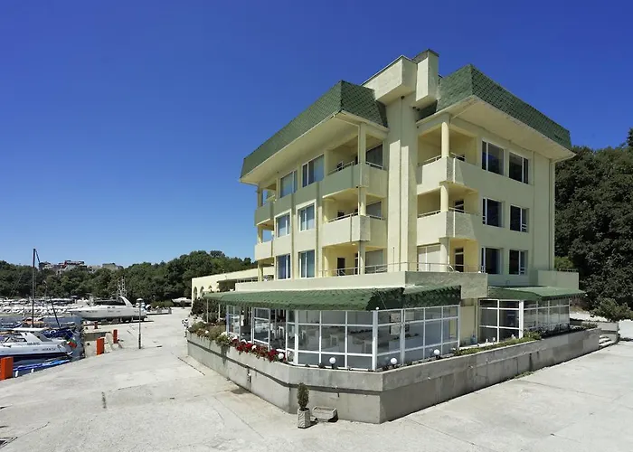 Отель Marina 3*