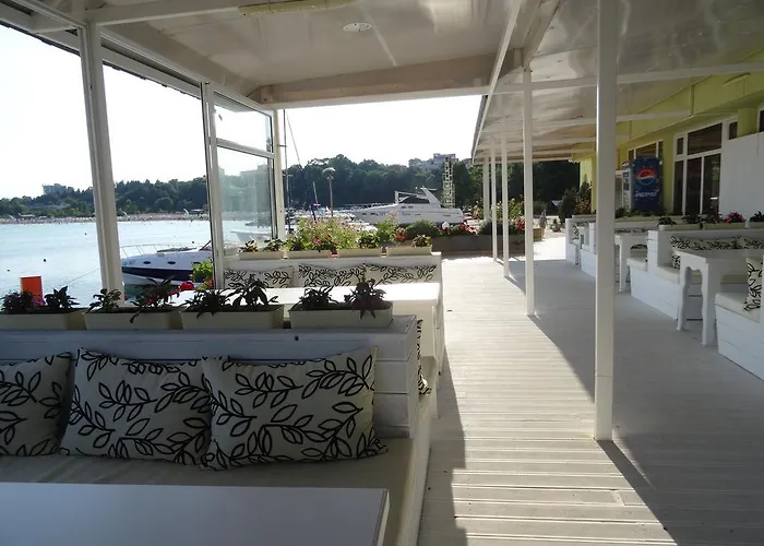 Marina 3*