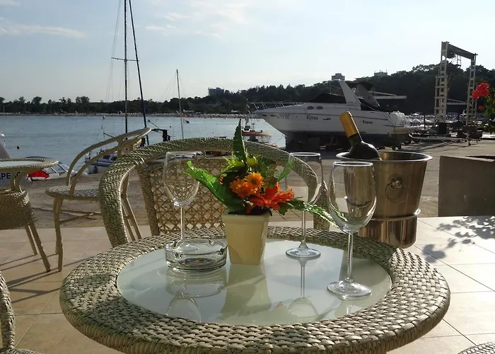 Marina Hotel 3*