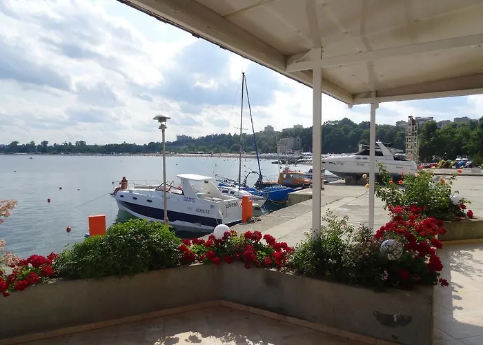 Marina Hotel