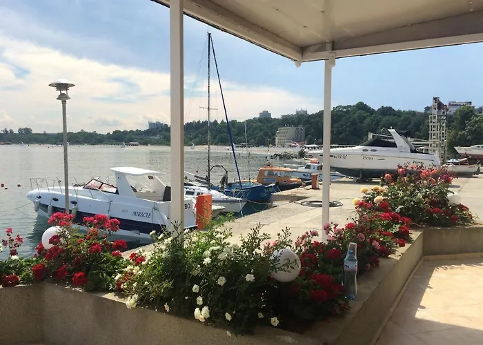 Отель Marina 3*