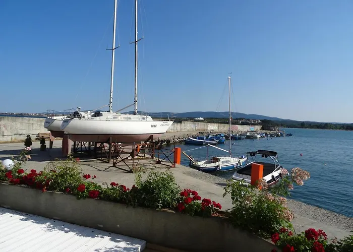Marina 3*